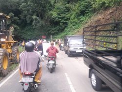 Longsor Tutup Jalur Pujon–Malang, Arus Kendaraan Diberlakukan Buka Tutup