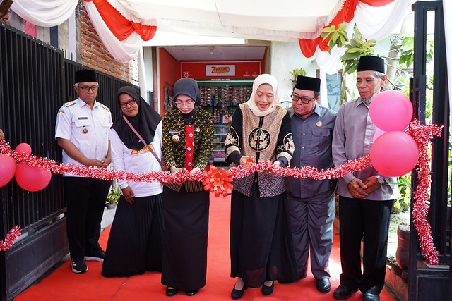 Luncurkan Program ZMart Baznas, Wali Kota Kediri Salurkan Modal Usaha Rp480 Juta