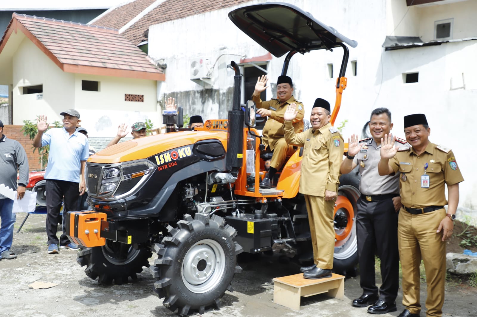 Kelompok Tani di Jombang Terima Bantuan Alsintan untuk Perkuat Produksi Pangan