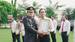 Kapolres Jombang Berikan Satyalancana Pengabdian kepada Personel Polri Berprestasi dan Berdedikasi