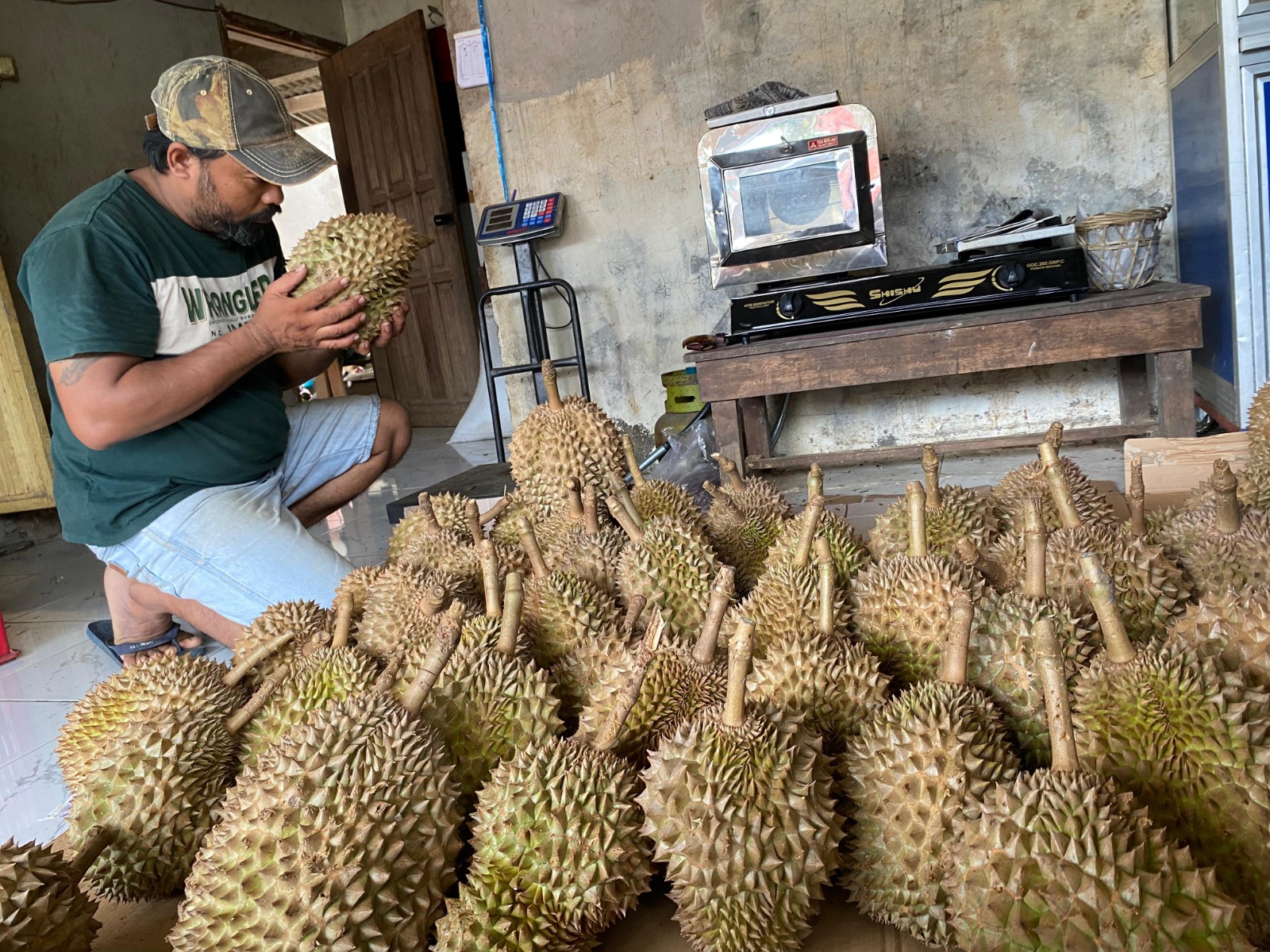 Produksi Durian Wonosalam Turun, Permintaan Pasar Masih Stabil