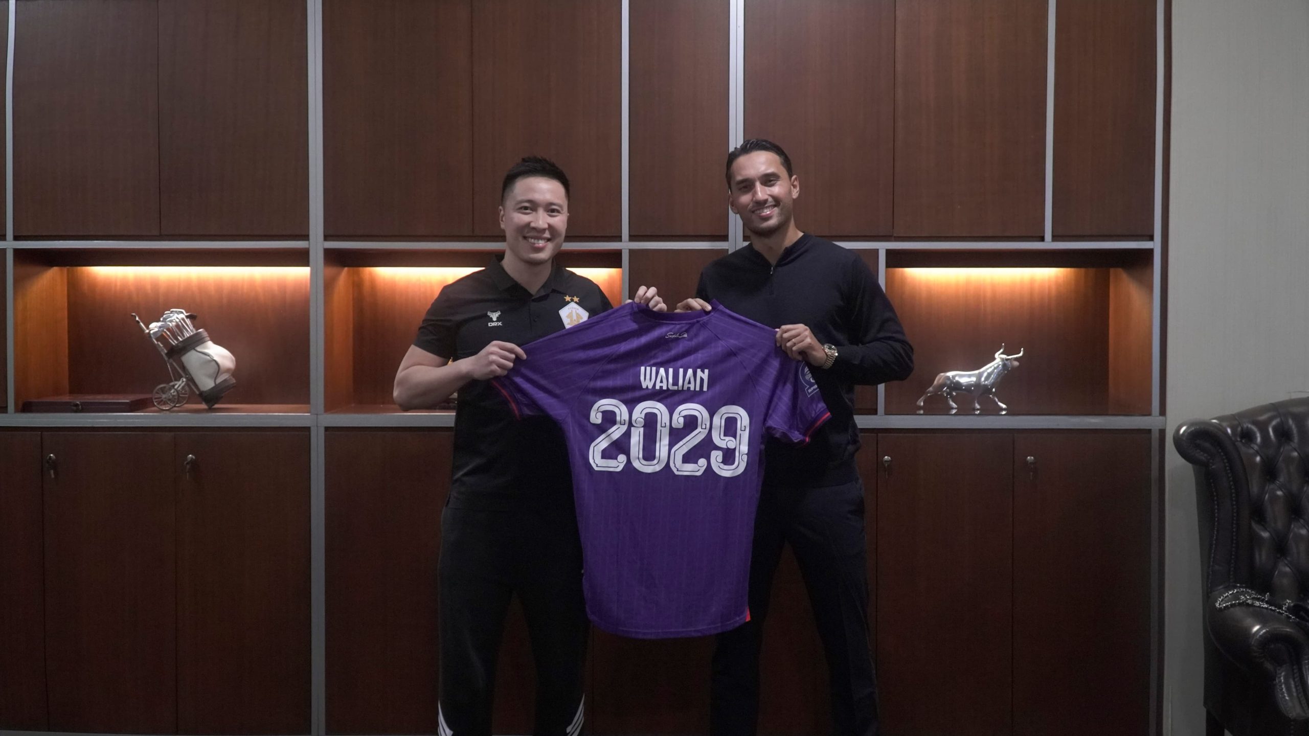 Persik Kediri Amankan Ezra Walian hingga 2029