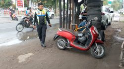 Motor Tabrak Mobil di Tambakrejo Jombang, Pengendara Alami Luka Ringan