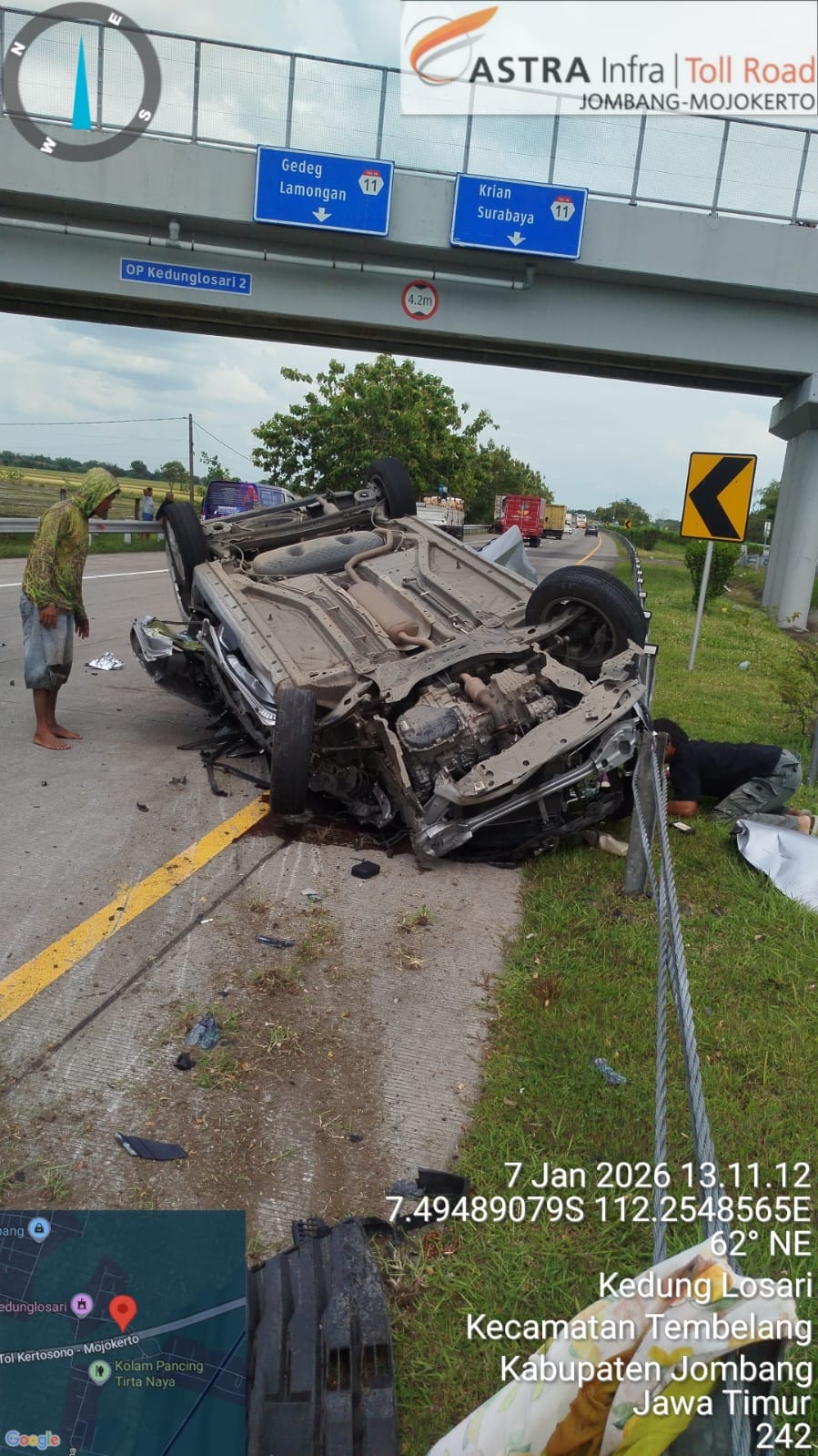 Diduga Mengantuk, Avanza Tabrak Truk Muatan Besi di Tol Jo-Mo, Dua Penumpang Meninggal