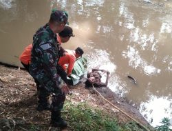 Sesosok Pria Ditemukan Tewas Mengapung di Kali Pancir Mojowarno, Polisi Lakukan Pemeriksaan