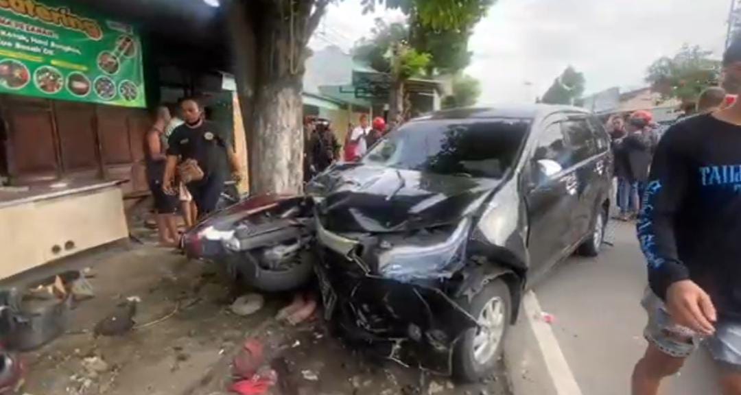 Avanza di Jombang Tabrak Enam Sepeda Motor, Satu Pengendara Meninggal Dunia