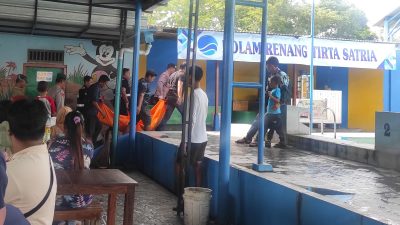 Selesai Berenang, Warga Jombang Ditemukan Tak Bernyawa di Kamar Mandi Kolam Renang