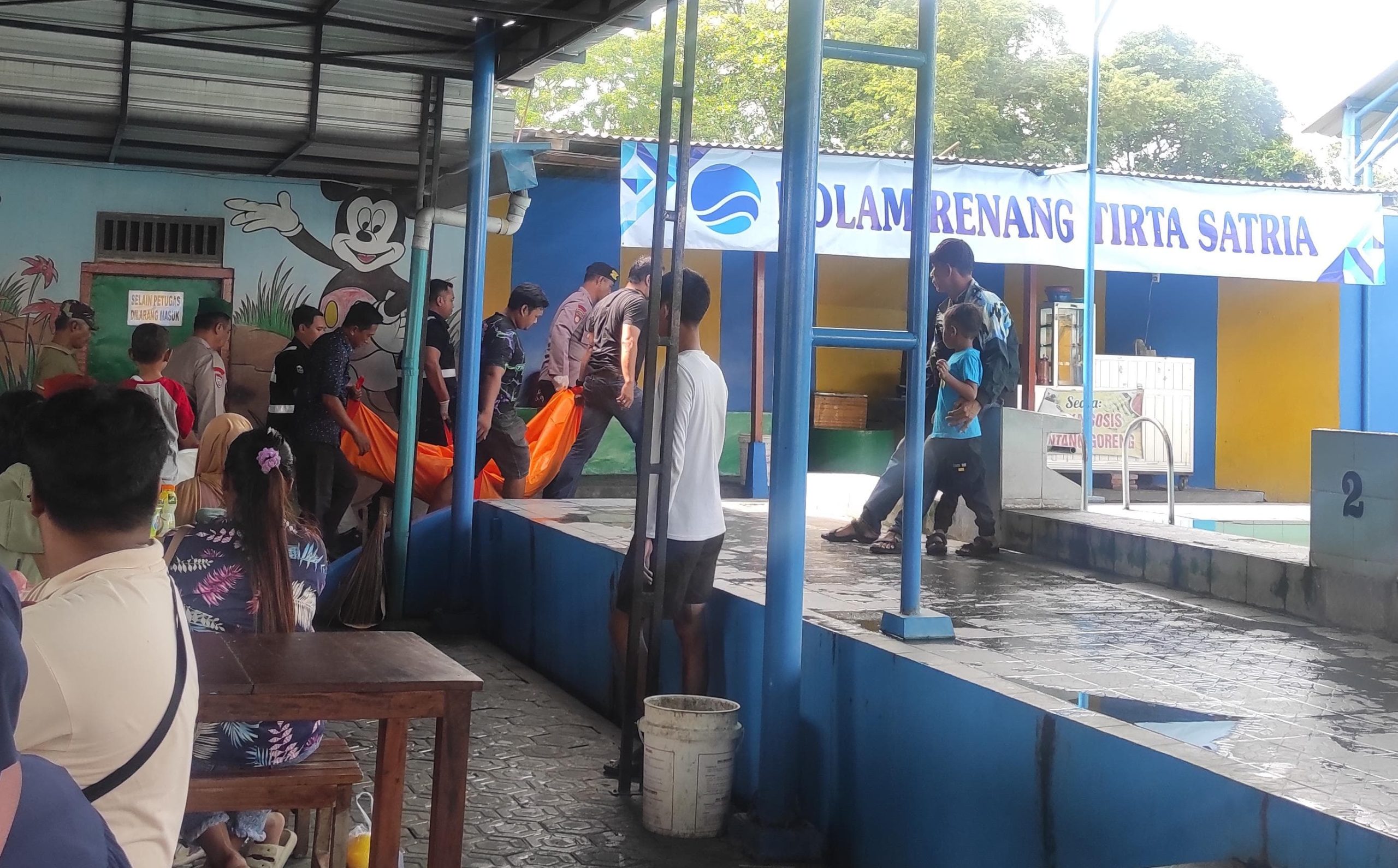 Selesai Berenang, Warga Jombang Ditemukan Tak Bernyawa di Kamar Mandi Kolam Renang