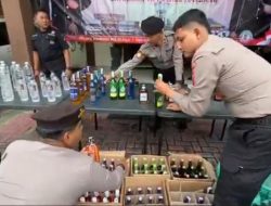 Polisi Gerebek Gudang Miras Ilegal di Jogoroto, Ratusan Botol Disita