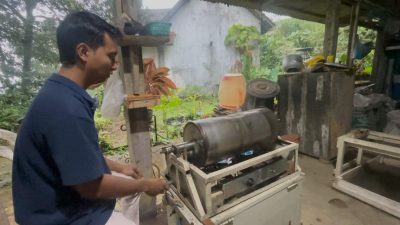 Bertahan di Tengah Modernisasi, Penggilingan Kopi Tradisional Wonosalam Tetap Eksis