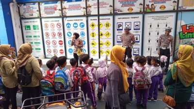 Satlantas Polres Kediri Kota Sosialisasikan Tertib Lalu Lintas Melalui Program Polsanak