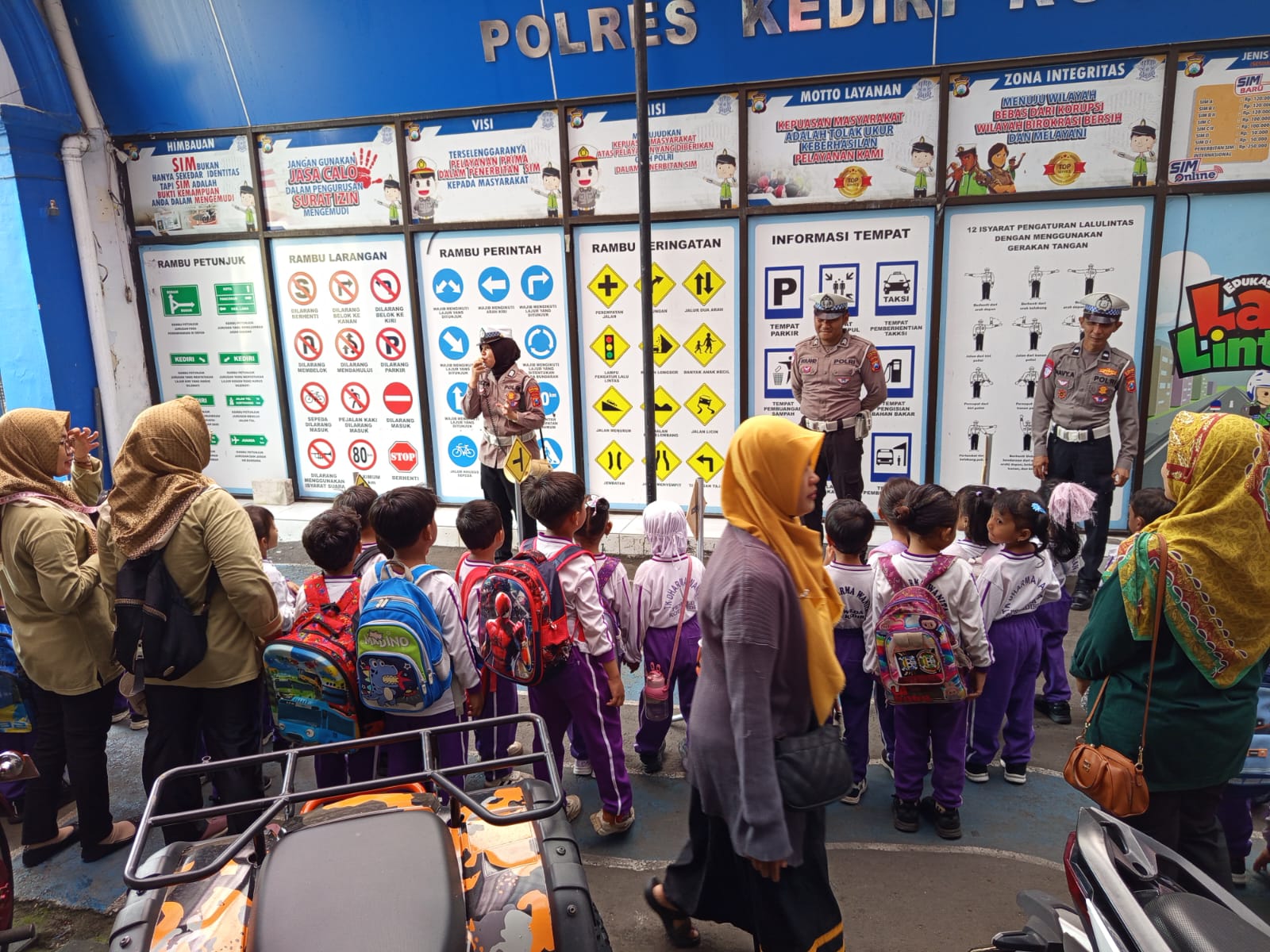 Satlantas Polres Kediri Kota Sosialisasikan Tertib Lalu Lintas Melalui Program Polsanak