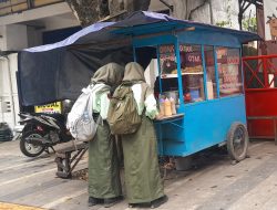 Aroma Siomay dan Batagor Khas Bandung Menggoda, Kuliner Pinggir Jalan Ini Jadi Favorit Warga Kediri