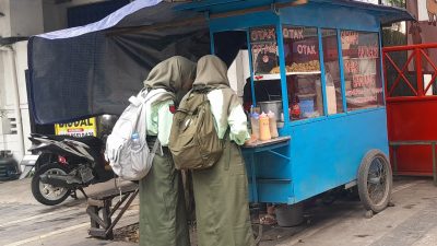 Aroma Siomay dan Batagor Khas Bandung Menggoda, Kuliner Pinggir Jalan Ini Jadi Favorit Warga Kediri