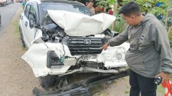 Kondisi kedua kendaraan yang terlibat kecelakaan lalu lintas di Jalan Raya Desa Gajah, Kecamatan Ngoro, Kabupaten Jombang. (Foto : Unit Gakkum)