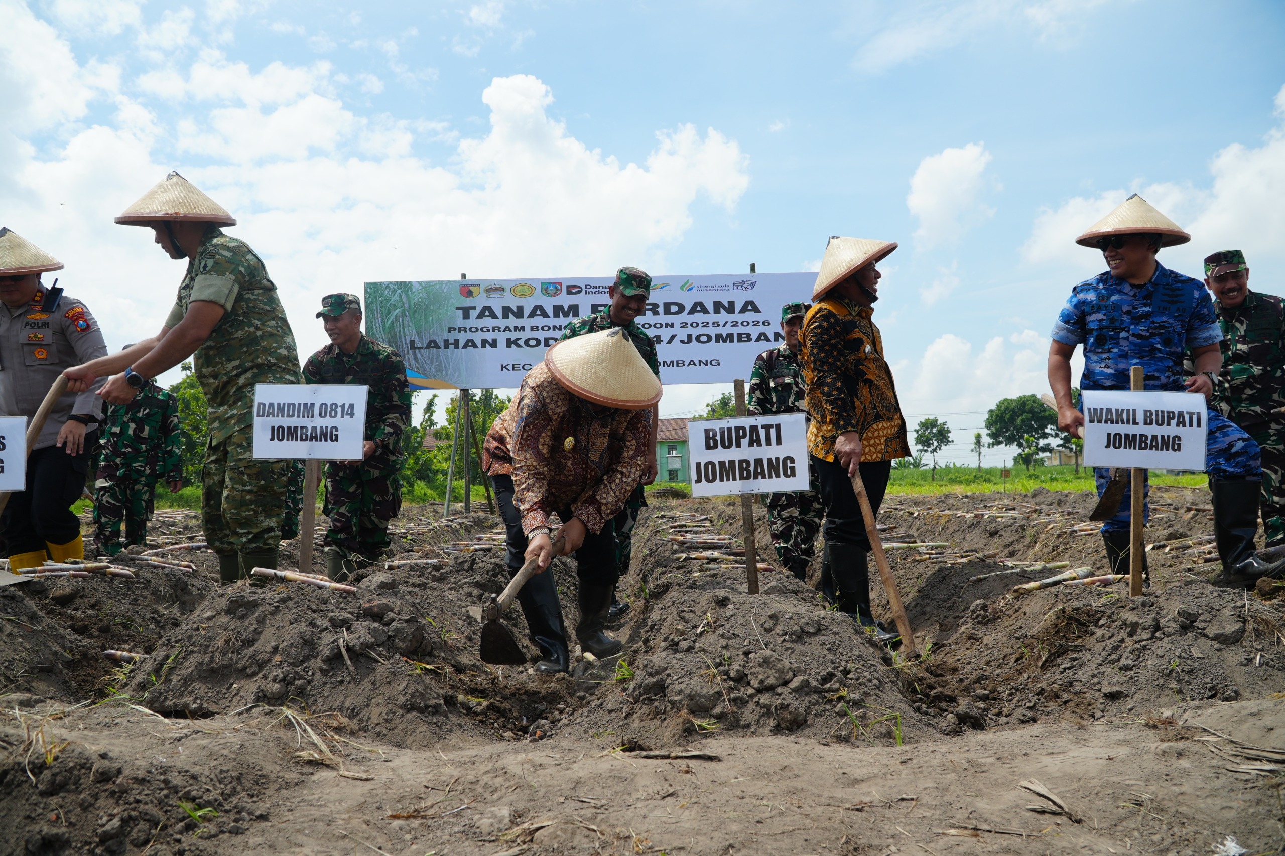 Pemkab Jombang Bersama Kodim 0814 Laksanakan Tanam Tebu Perdana, Perkuat Target Swasembada Gula 2028