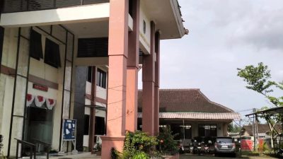 Gempa Selasa Pagi Rusak Kantor Kecamatan Dongko, Tiga Warga Alami Luka Ringan