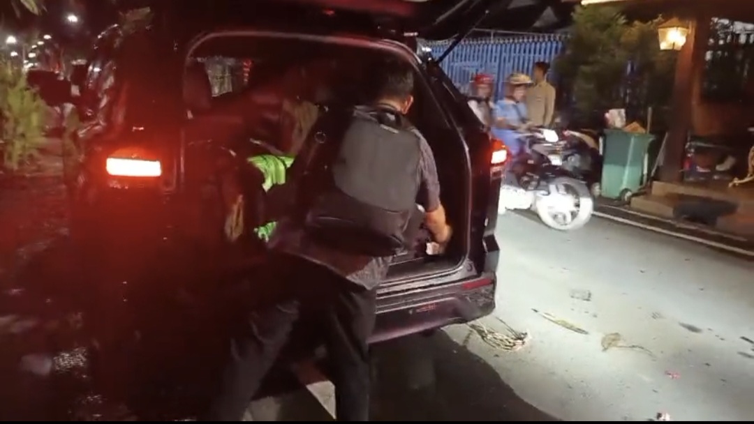 KPK Geledah Kediaman Maidi di Jalan Merpati Madiun