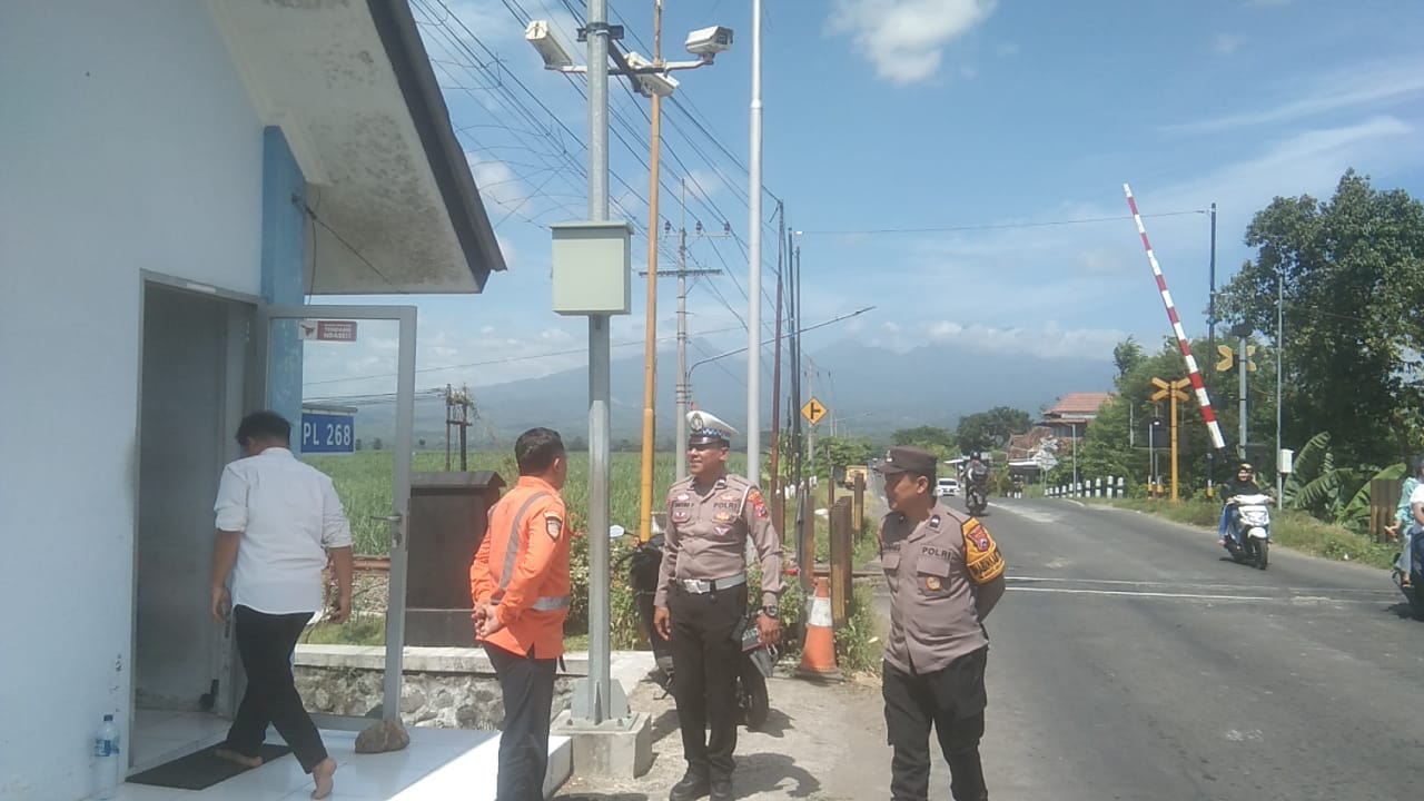 Libur Tahun Baru, Polisi Intensifkan Patroli di Perlintasan dan Stasiun Kereta Api Ngadiluwih