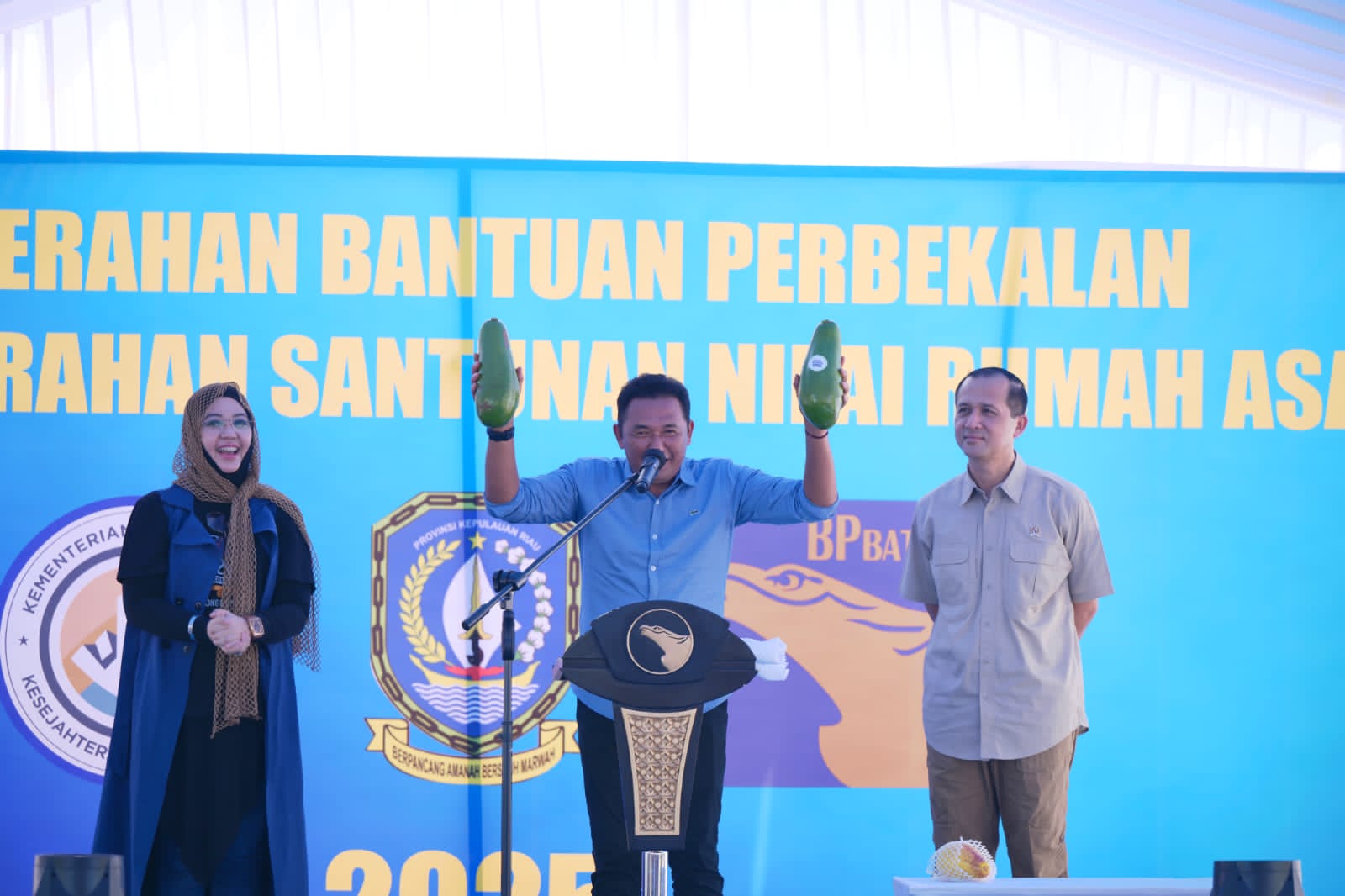 Dampingi Menteri Transmigrasi, Kades Jambu Kenalkan Alpukat Kelud dan Tabulampot Desa Wisata Jambu Kediri