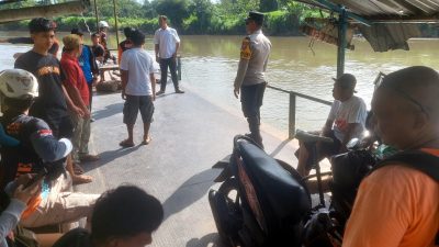 Antisipasi Debit Sungai Naik, Polisi Berikan Edukasi Keselamatan Penyeberangan Perahu Tambangan