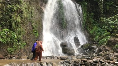 Akses ke Coban Kepel Masih Menantang, Wisatawan Harus Jalan Kaki 2 Kilometer dan Waspada Saat Hujan