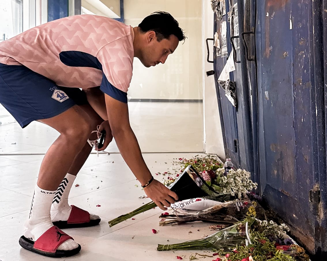 Jelang Hadapi Arema FC, Skuad Persik Kediri Gelar Doa Bersama dan Tabur Bunga di Stadion Kanjuruhan