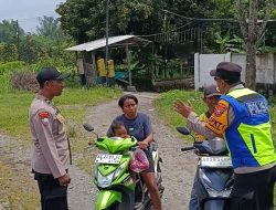 Polisi Berikan Edukasi Keselamatan di Perlintasan Kereta Api Tanpa Palang
