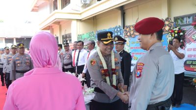 AKBP Suria Miftah Irawan Resmi Menjabat Kapolres Nganjuk, Disambut Tradisi Pedang Pora dan Banjari