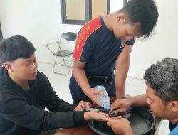 Jari Bengkak Akibat Cincin, Damkar Kabupaten Kediri Lakukan Evakuasi