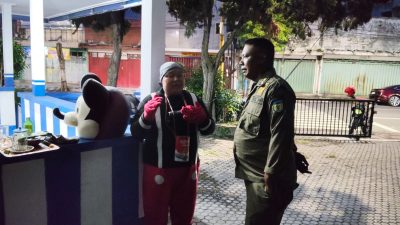 Resahkan Pengguna Jalan, Satpol PP Kabupaten Kediri Amankan Pengamen Badut Gembrot