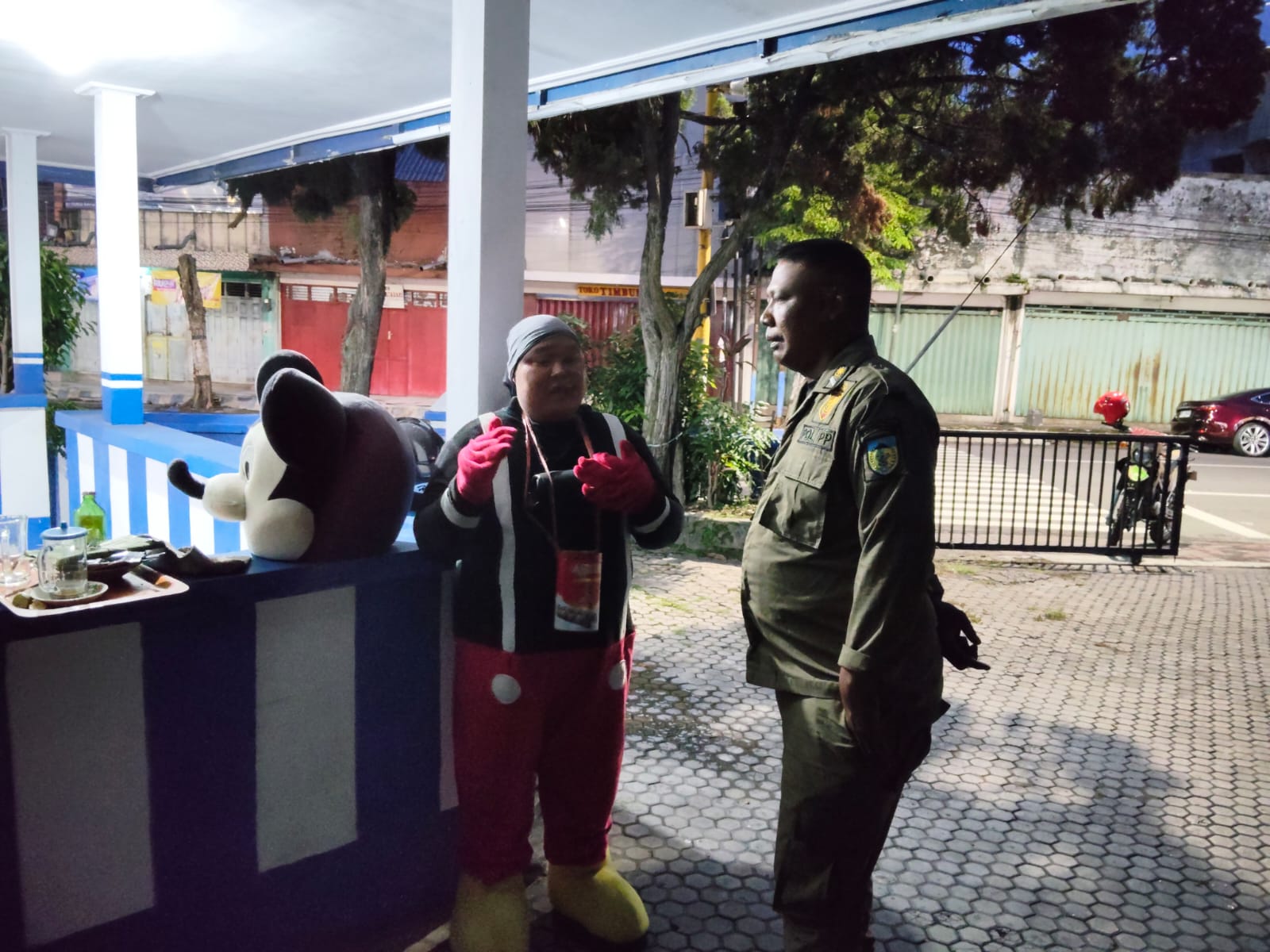 Resahkan Pengguna Jalan, Satpol PP Kabupaten Kediri Amankan Pengamen Badut Gembrot