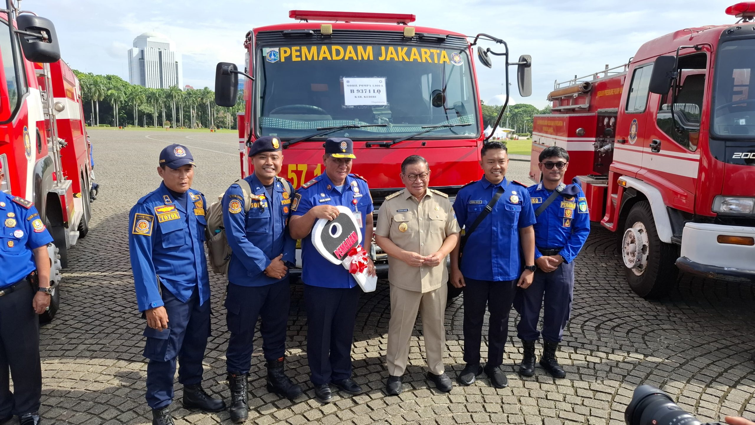 Satpol PP Kabupaten Kediri Terima Hibah Mobil Damkar dari Pemprov DKI Jakarta