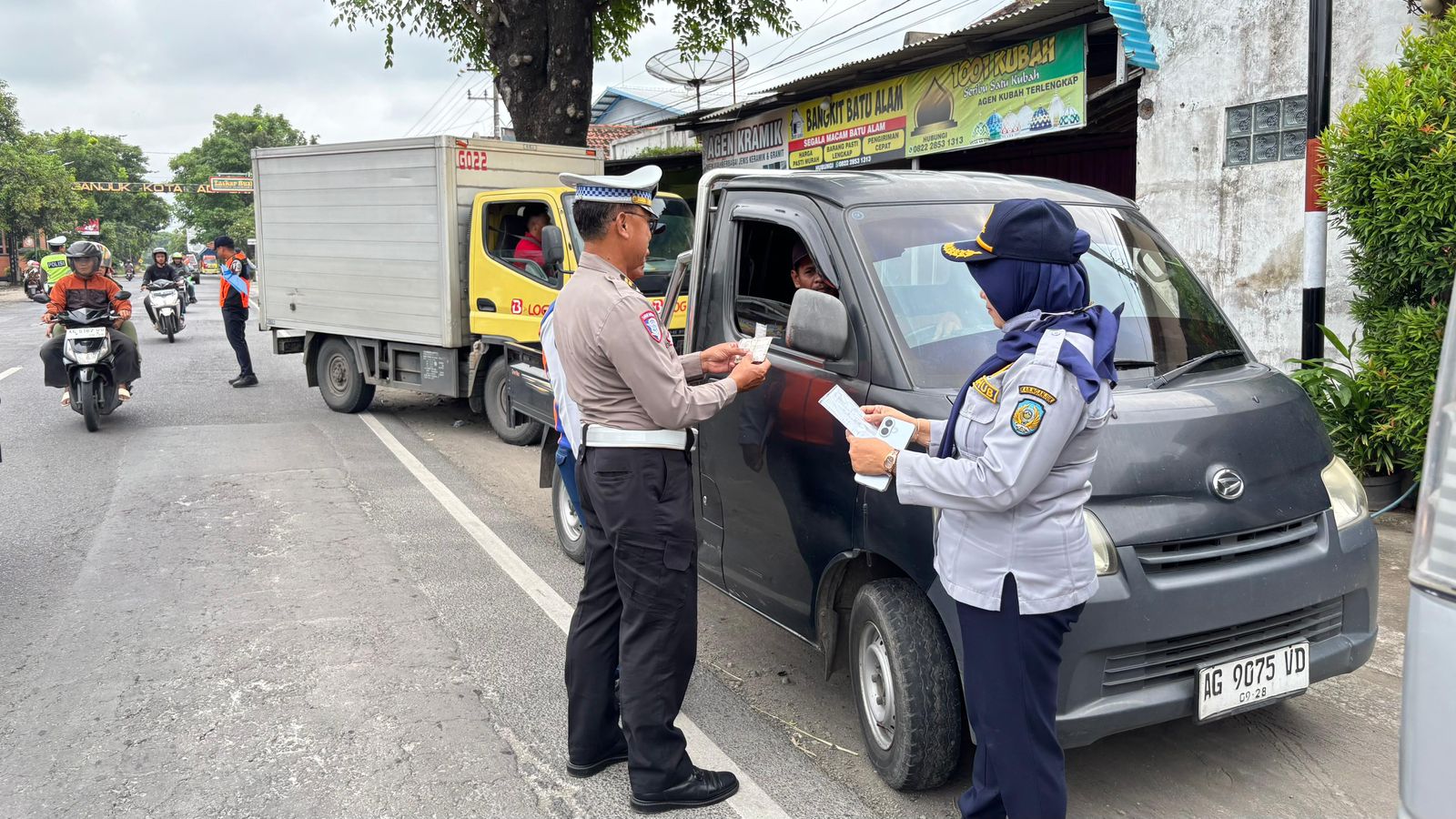 Operasi Gabungan Tertibkan Angkutan Jalan Tak Sesuai Aturan di Nganjuk