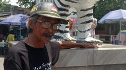 Mbah Suwari, Seniman Ludruk Multitalenta Pembuat Patung Macan Putih di Balongjeruk