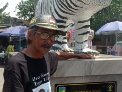 Mbah Suwari, Seniman Ludruk Multitalenta Pembuat Patung Macan Putih di Balongjeruk