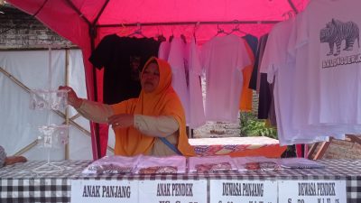 Kaos Bergambar Macan Putih Laris Manis, Pedagang Balongjeruk Raup Omzet Jutaan Rupiah