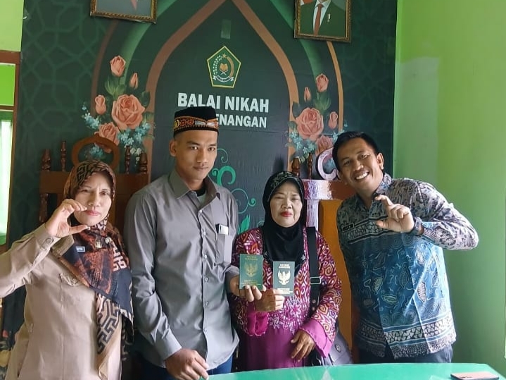Terpaut Usia 30 Tahun, Pemuda 28 Tahun di Ponorogo Resmi Menikahi Janda 58 Tahun