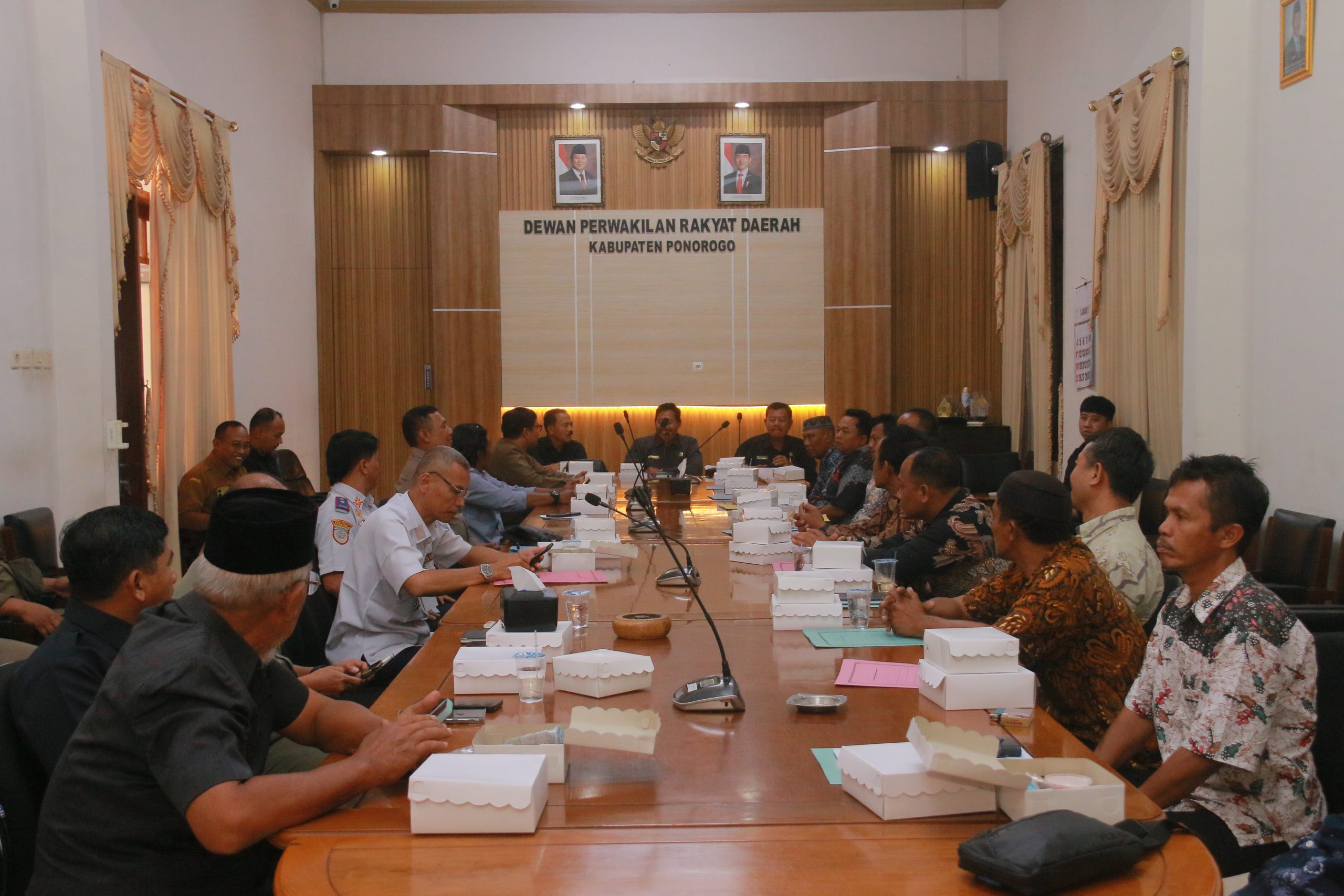 Dinilai Menyalahi Aturan, Sopir Bus Medium Dorong Penertiban Kereta Kelinci di Ponorogo