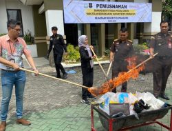 Perkara Berkekuatan Hukum Tetap, Kejari Tulungagung Musnahkan Ratusan Barang Bukti