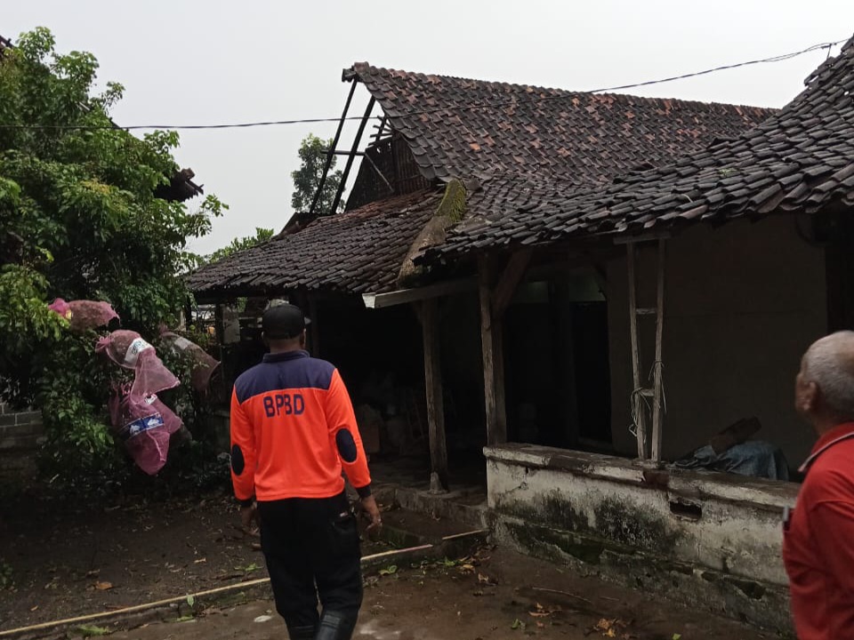 Angin Kencang Terjang Tulungagung di Penghujung Tahun 2025, 22 Rumah Warga Alami Kerusakan Ringan