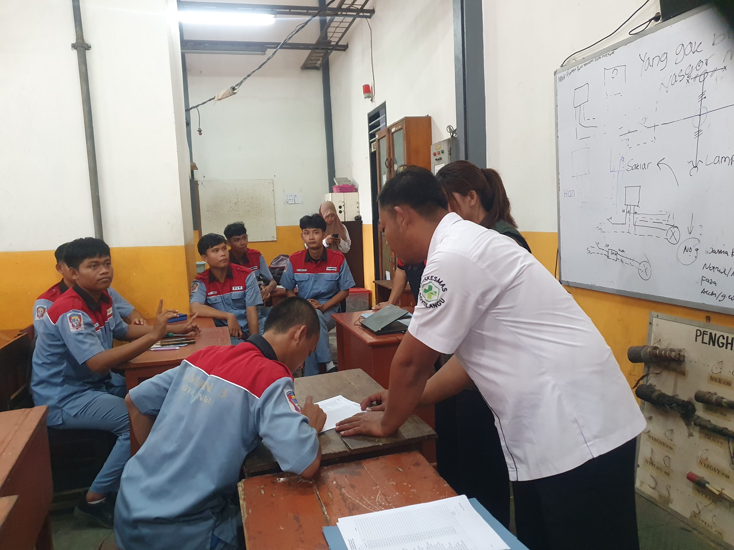 Sekitar 2.000 Siswa SMKN 3 Boyolangu Ikuti Survei Epidemiologi, Perkuat Hasil Uji Laboratorium MBG