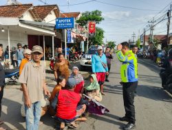 Kurang Fokus Saat Melintas Simpang, Pengendara Motor di Tulungagung Tabrak Pesepeda Perempuan