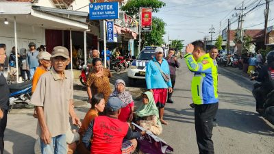 Kurang Fokus Saat Melintas Simpang, Pengendara Motor di Tulungagung Tabrak Pesepeda Perempuan