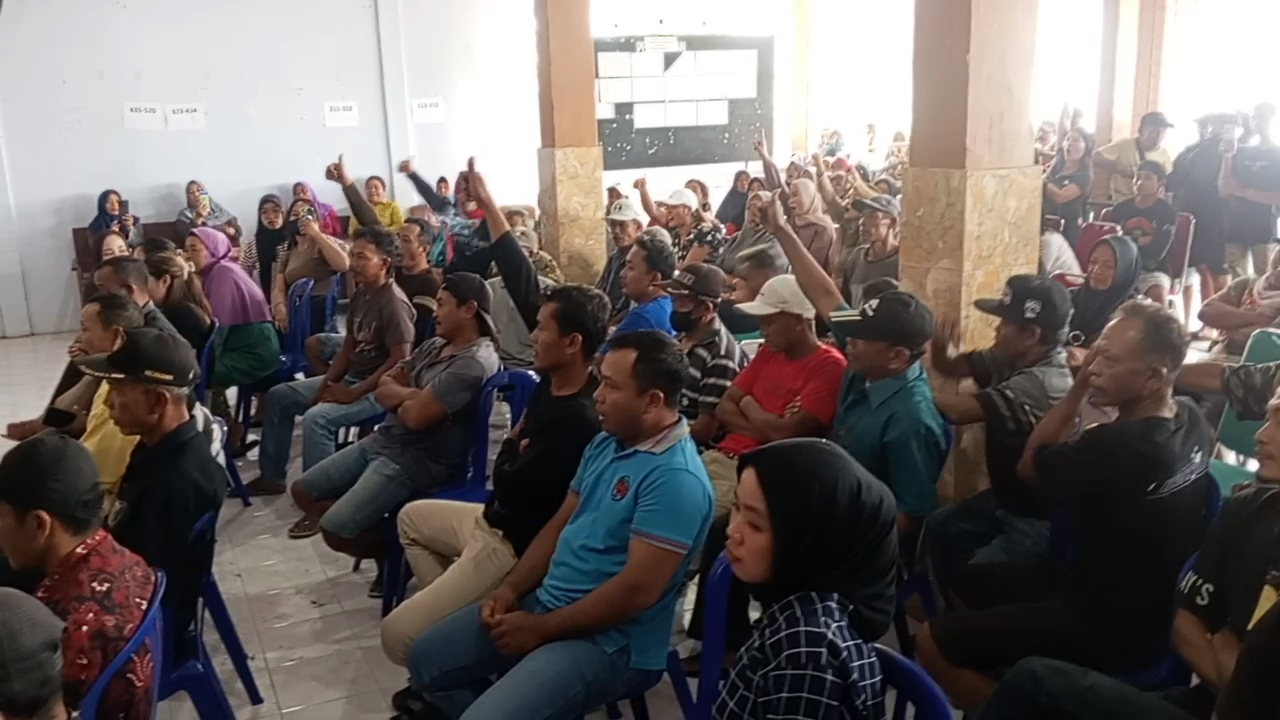 Manfaatkan Lapangan Desa, Rencana Pembangunan Koperasi Merah Putih di Kalibatur Ditolak Warga