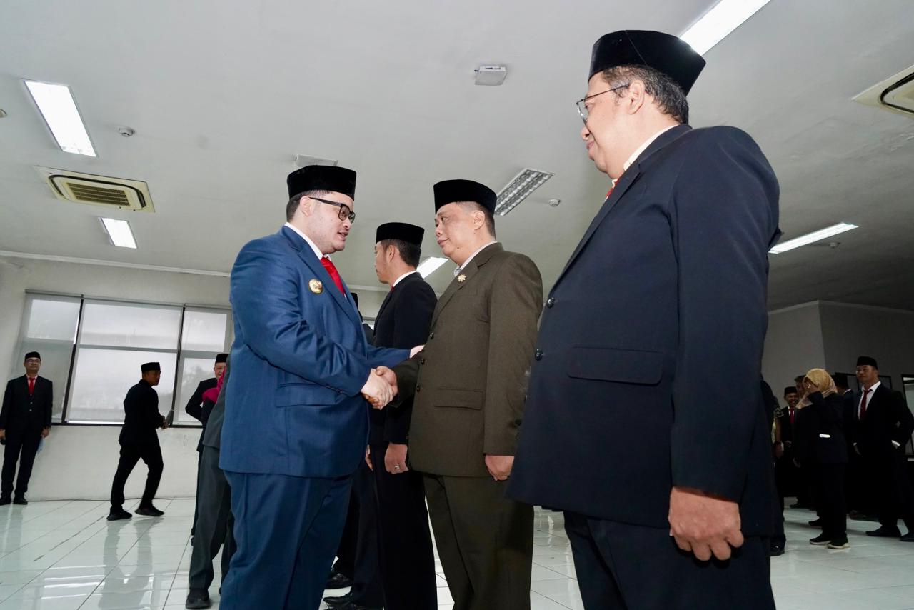 Lantik Lima Pejabat, Mas Dhito Dorong Pengisian Segera Jabatan Kadis Definitif