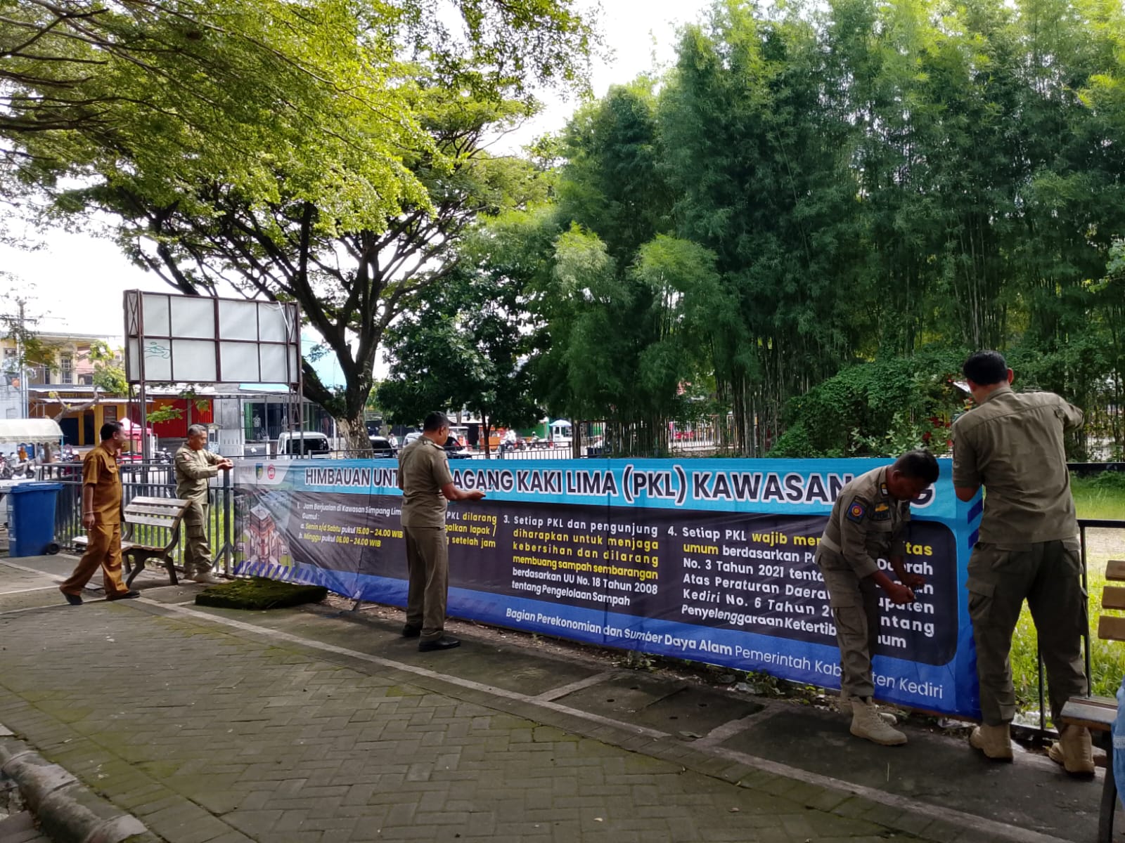 Pemkab Kediri Lakukan Penataan PKL di Kawasan SLG, Jam Jual Diperpanjang hingga Tengah Malam