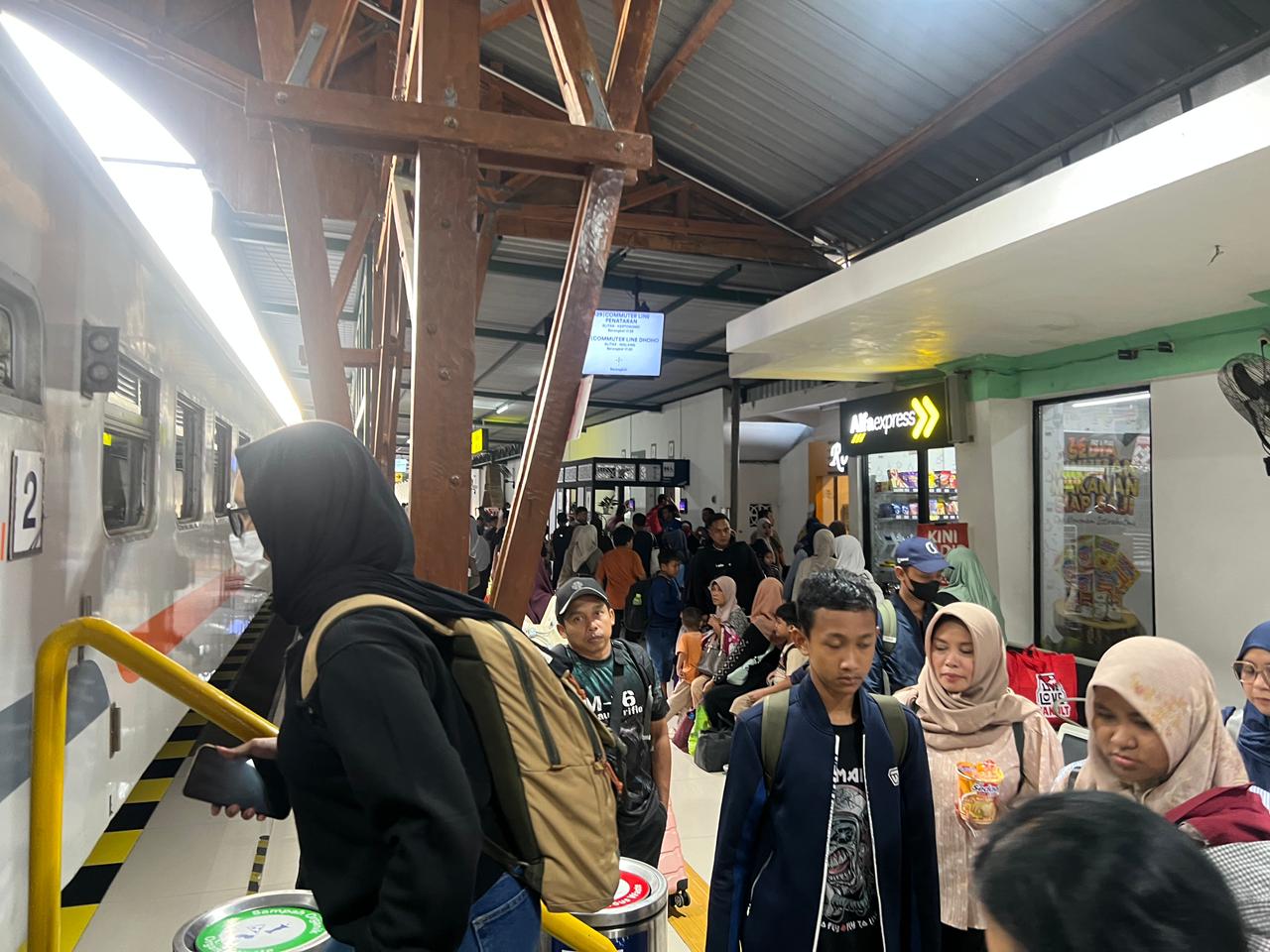 Jumlah Penumpang Kereta Api Naik Selama Nataru, KAI Ungkap Faktor Pendorongnya