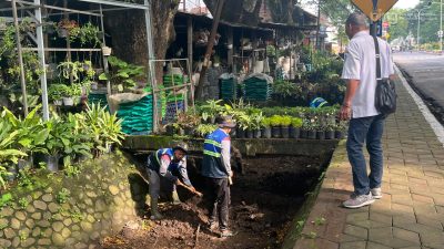 Antisipasi Banjir, Dinas PUPR Nganjuk Lakukan Normalisasi Saluran Teripan