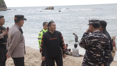 Jamin Keamanan Wisatawan, Kapolres Blitar Lakukan Patroli di Jalur Lintas Selatan